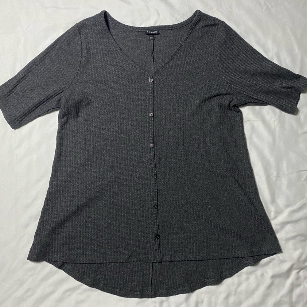 Size 1 torrid charcoal grey half sleeve waffle knit high low tunic length top
